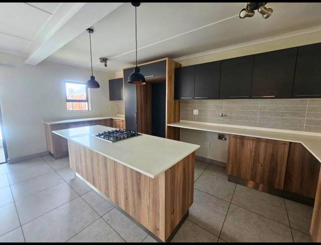 2 BEDROOM APARTMENT FOR SALE IN GLEN MARAIS